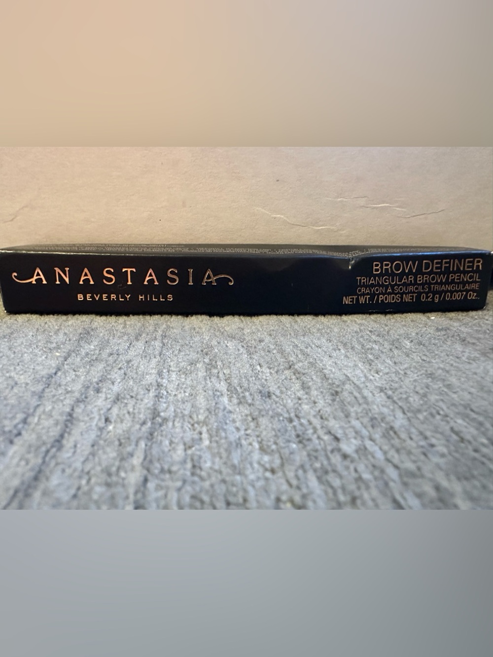 Anastasia Beverly Hills - Brow Definer 3-in-1 Triangle Eyebrow Pencil -Carmel-NE